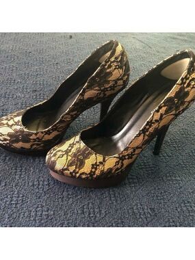 Elegant Lace Women's size 9 Platform Heels